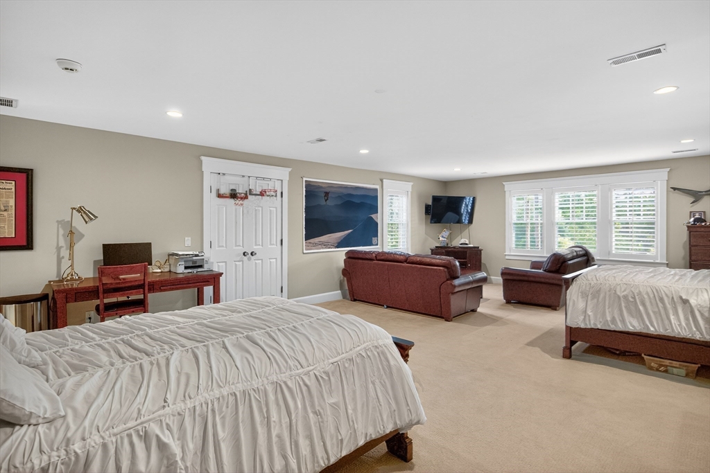 9 High Rdg Dr Mattapoisett, MA 02739