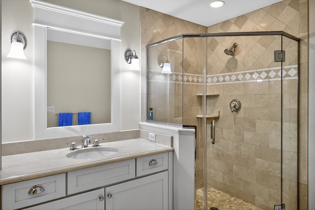 9 High Rdg Dr Mattapoisett, MA 02739