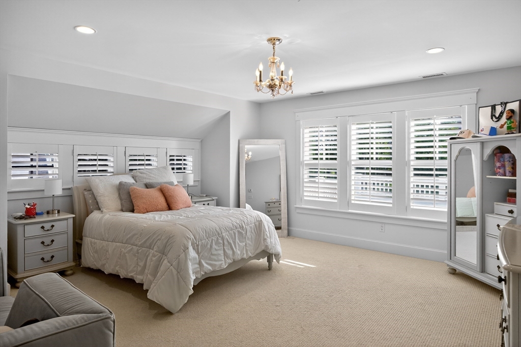 9 High Rdg Dr Mattapoisett, MA 02739