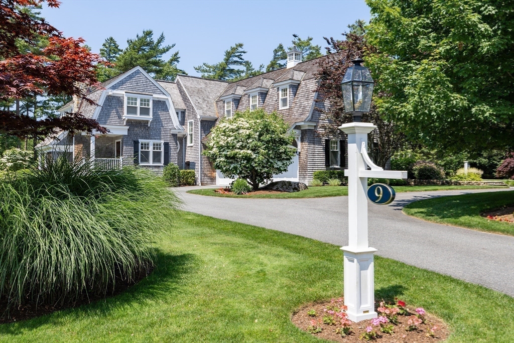9 High Rdg Dr Mattapoisett, MA 02739
