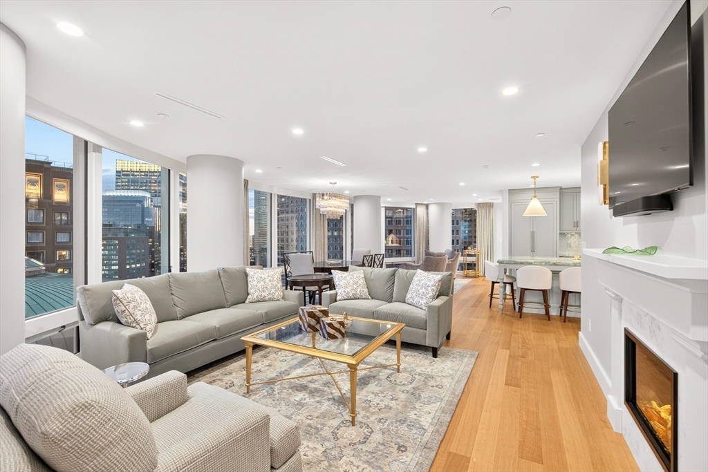 10 Rowes Wharf #PH4 Boston, MA 02110