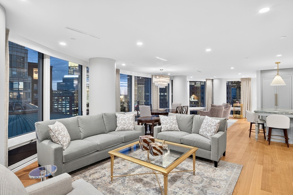 10 Rowes Wharf #PH4 Boston, MA 02110