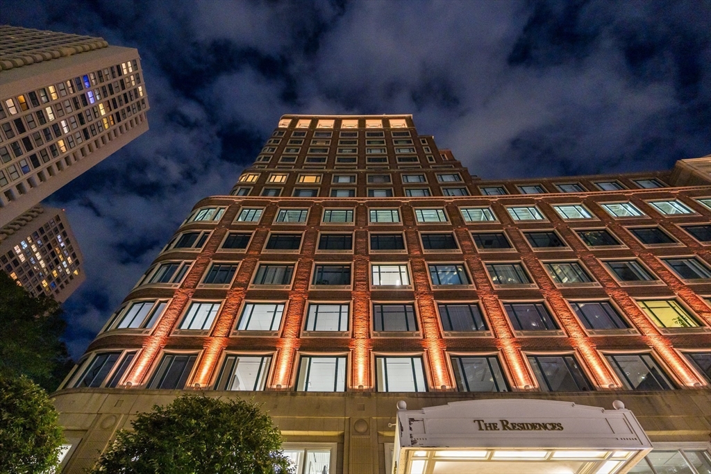 10 Rowes Wharf #PH4 Boston, MA 02110