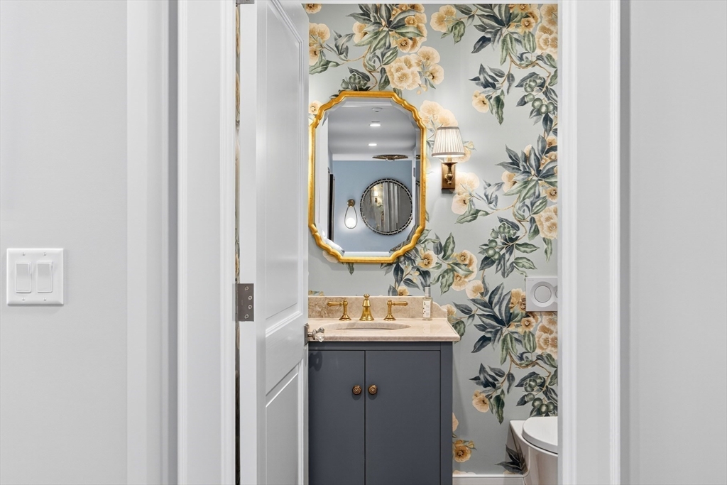 10 Rowes Wharf #PH4 Boston, MA 02110