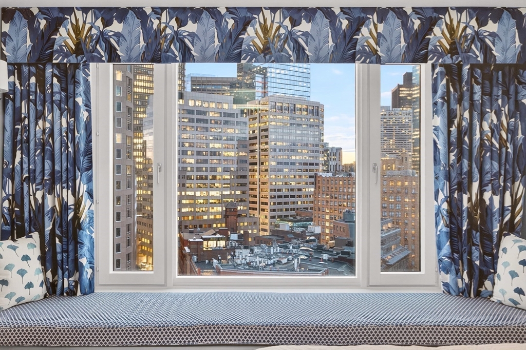 10 Rowes Wharf #PH4 Boston, MA 02110