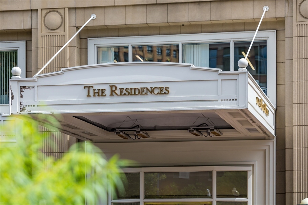 10 Rowes Wharf #PH4 Boston, MA 02110