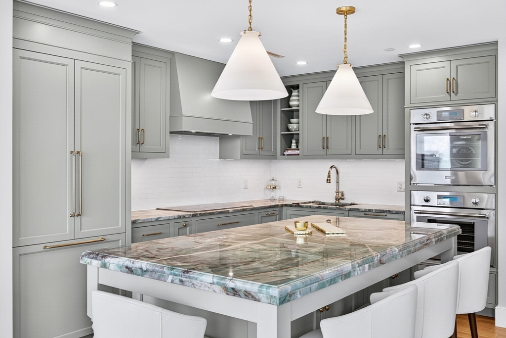 10 Rowes Wharf #PH4 Boston, MA 02110