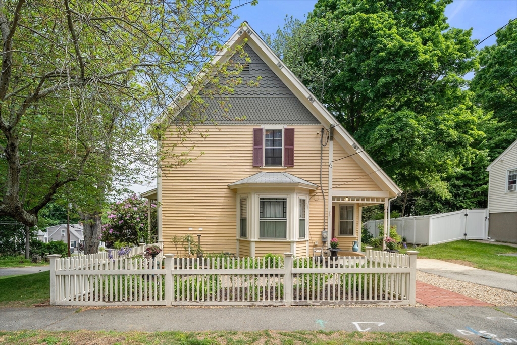 22 Eustis Ave Wakefield, MA 01880