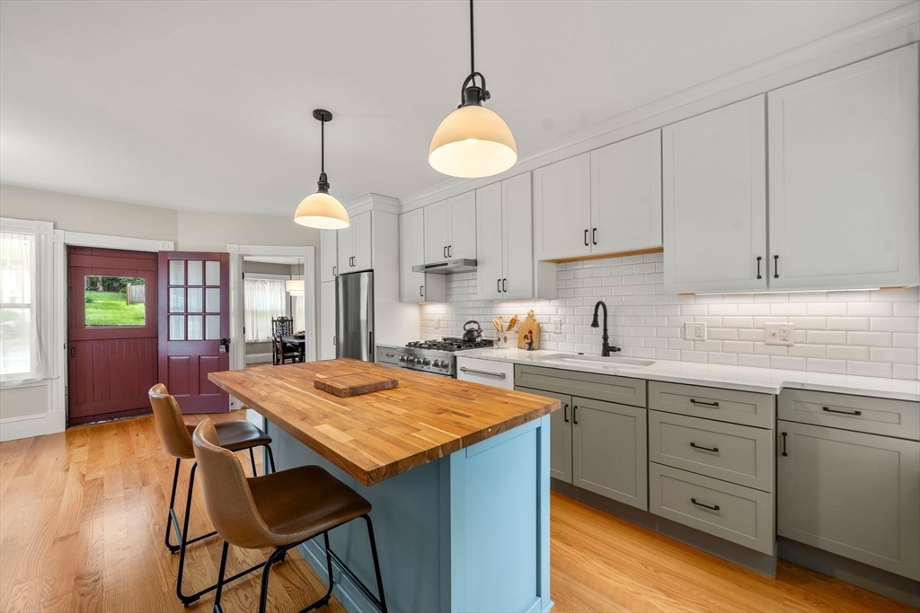 22 Eustis Ave Wakefield, MA 01880