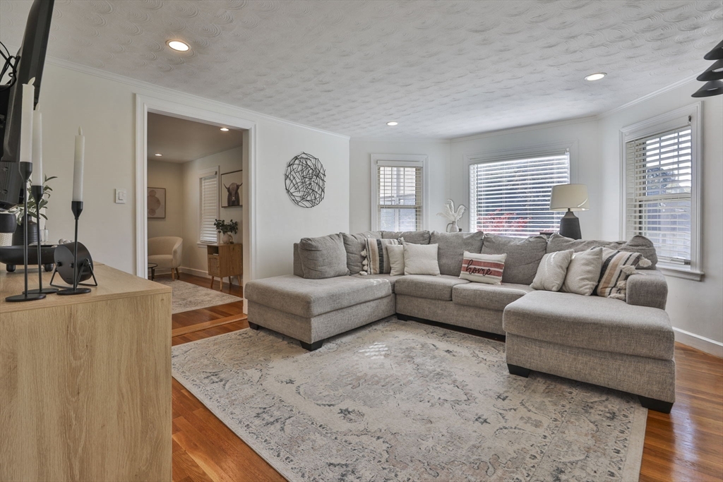 48 Bay State Rd Wakefield, MA 01880 48 Bay State Rd Wakefield, MA 01880