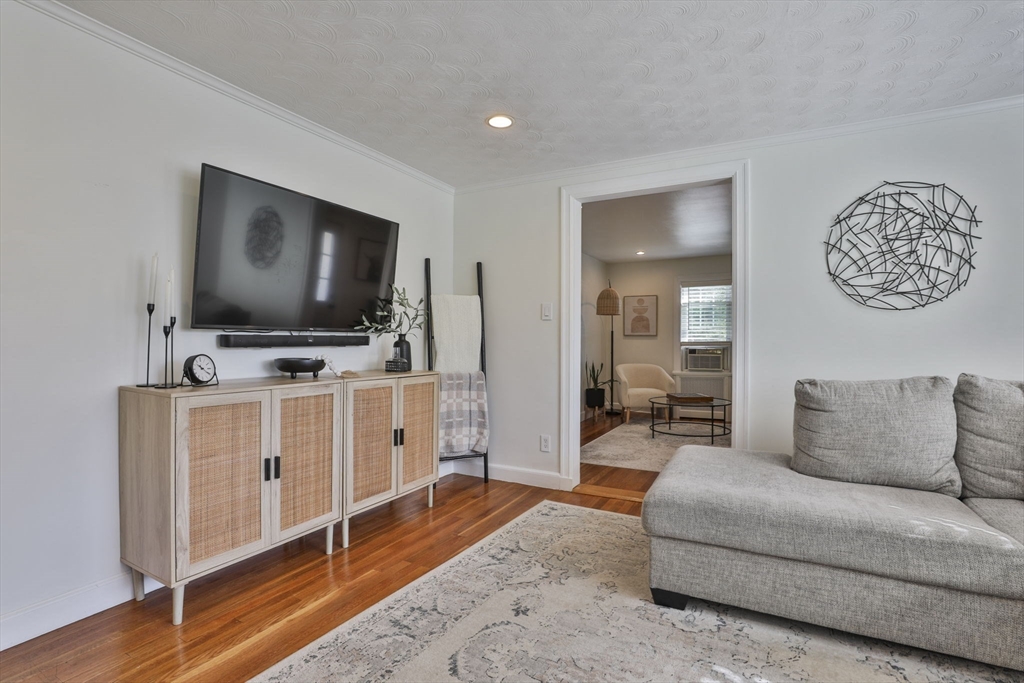 48 Bay State Rd Wakefield, MA 01880 48 Bay State Rd Wakefield, MA 01880