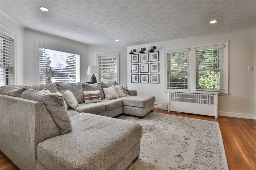 48 Bay State Rd Wakefield, MA 01880 48 Bay State Rd Wakefield, MA 01880