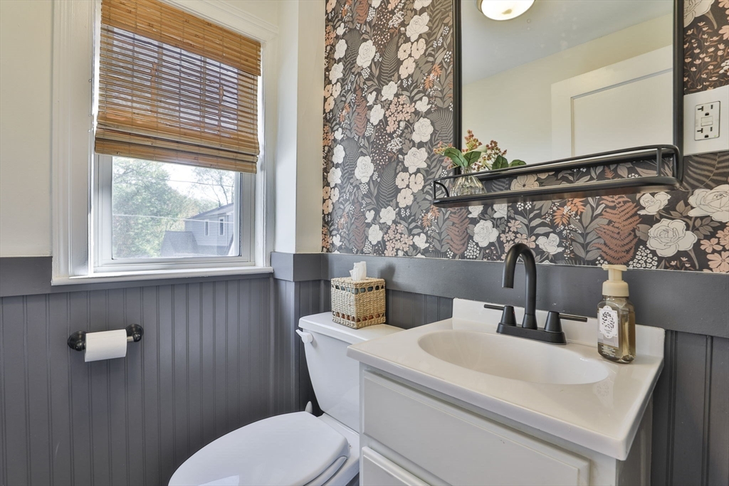 48 Bay State Rd Wakefield, MA 01880 48 Bay State Rd Wakefield, MA 01880