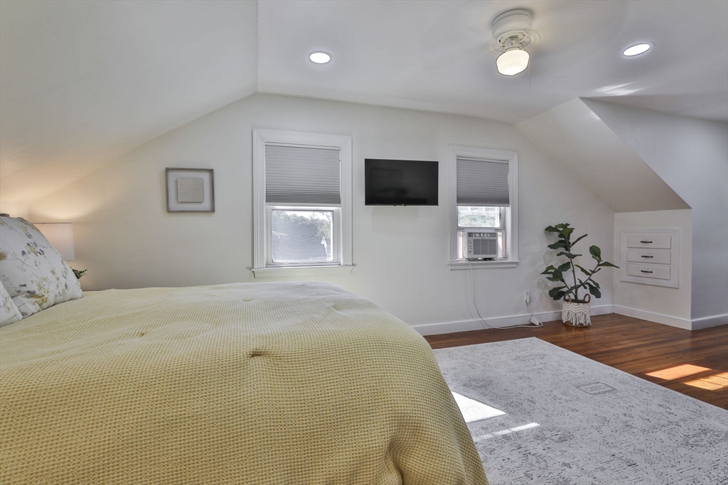 48 Bay State Rd Wakefield, MA 01880 48 Bay State Rd Wakefield, MA 01880