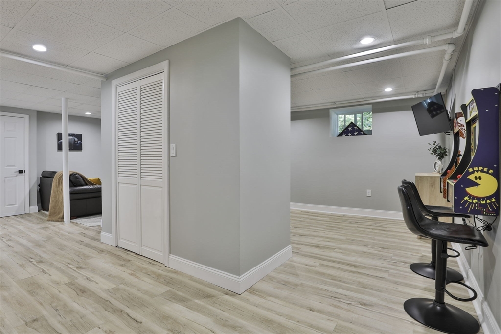 48 Bay State Rd Wakefield, MA 01880 48 Bay State Rd Wakefield, MA 01880