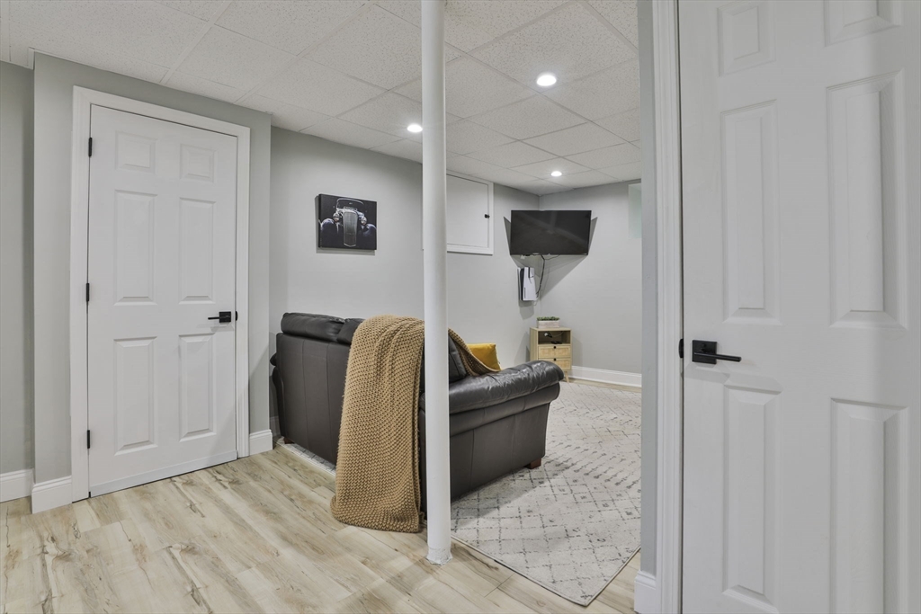 48 Bay State Rd Wakefield, MA 01880 48 Bay State Rd Wakefield, MA 01880