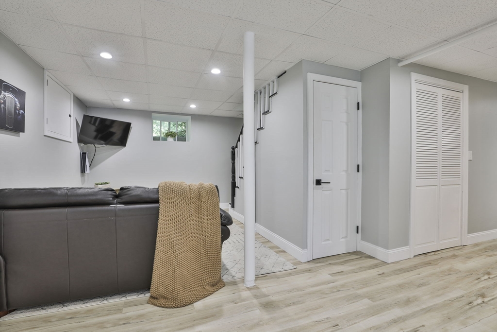 48 Bay State Rd Wakefield, MA 01880 48 Bay State Rd Wakefield, MA 01880
