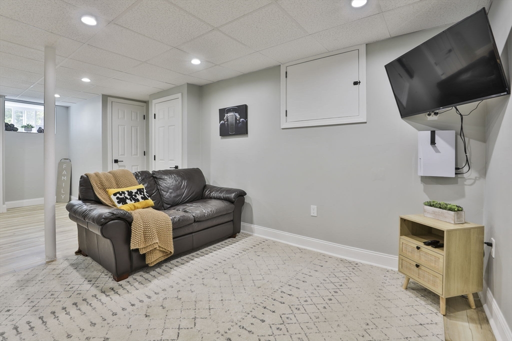 48 Bay State Rd Wakefield, MA 01880 48 Bay State Rd Wakefield, MA 01880