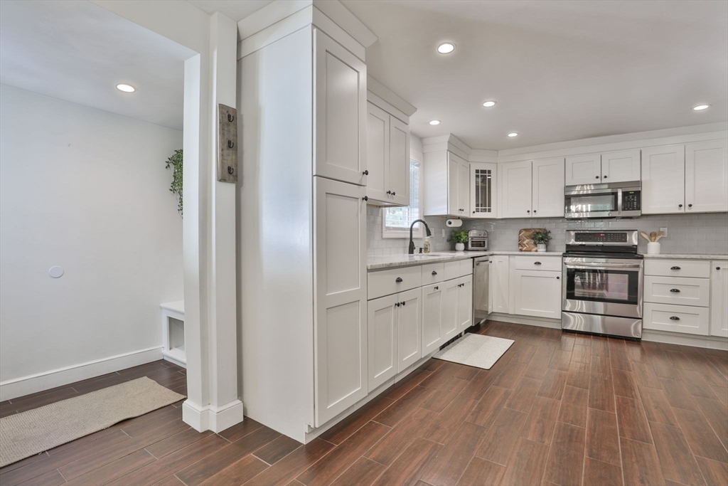 48 Bay State Rd Wakefield, MA 01880 48 Bay State Rd Wakefield, MA 01880