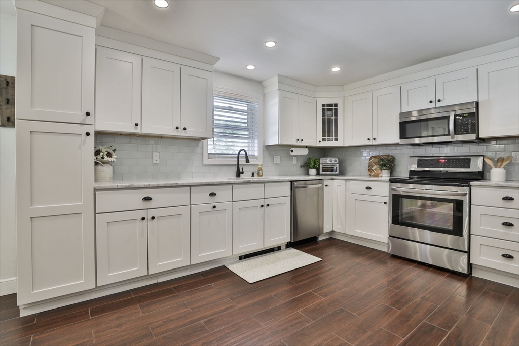 48 Bay State Rd Wakefield, MA 01880 48 Bay State Rd Wakefield, MA 01880