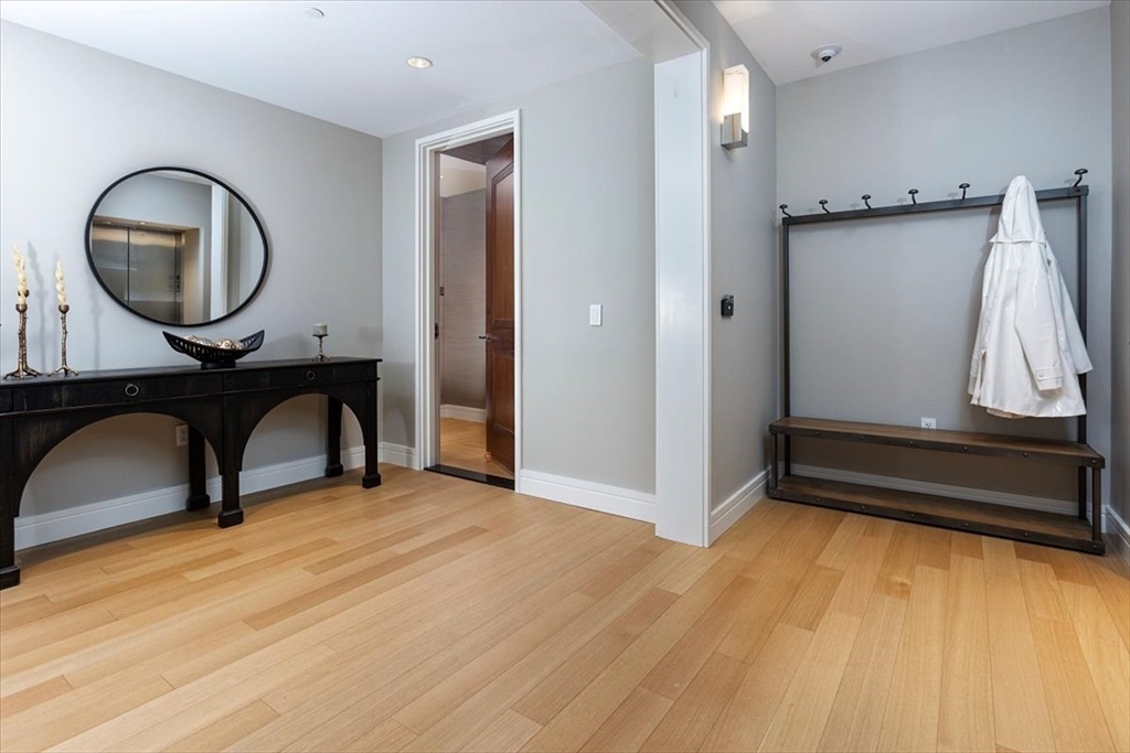 1 Dalton St #5402 Boston, MA 02115