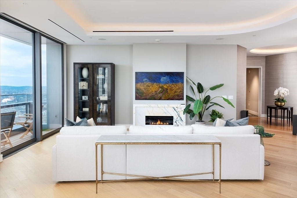1 Dalton St #5402 Boston, MA 02115