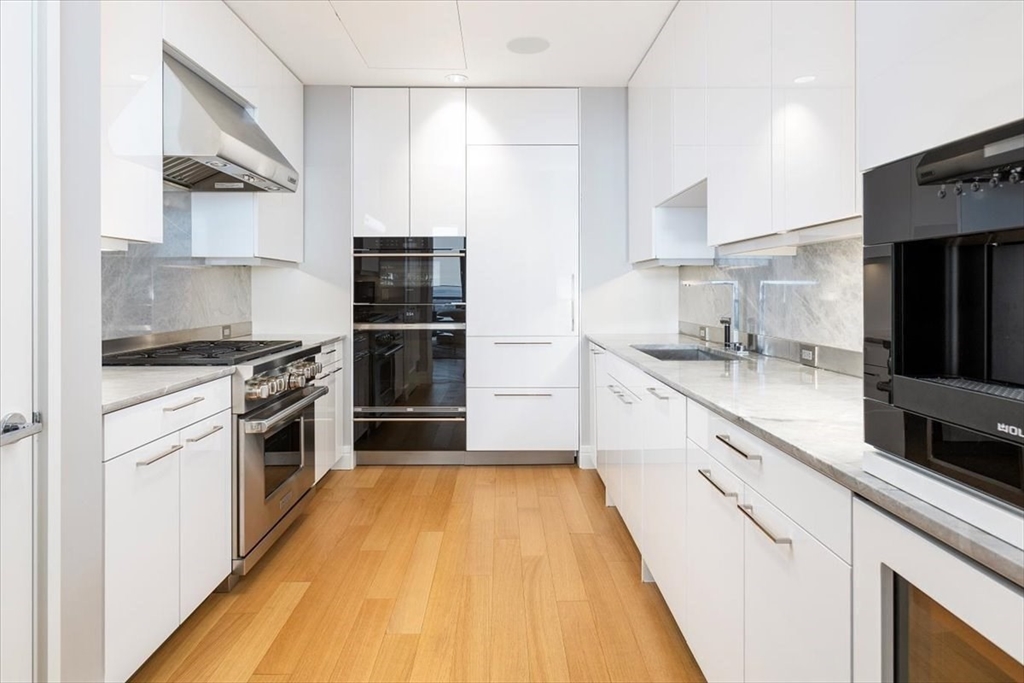 1 Dalton St #5402 Boston, MA 02115