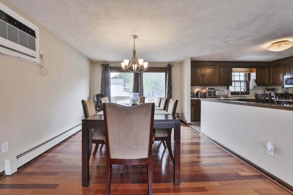 54 Walton St Wakefield, MA 01880