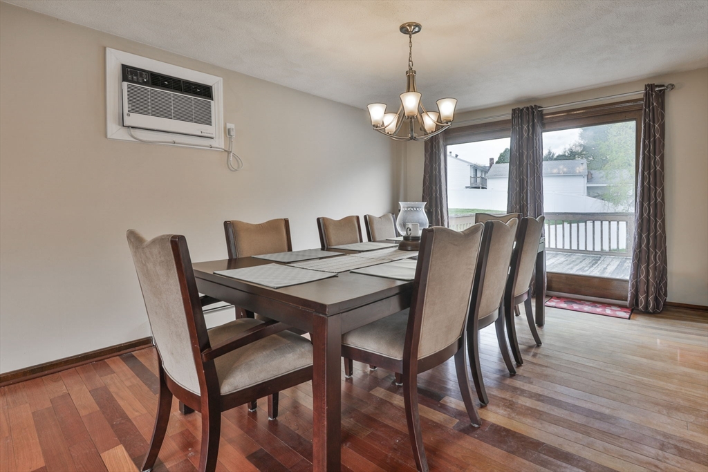 54 Walton St Wakefield, MA 01880