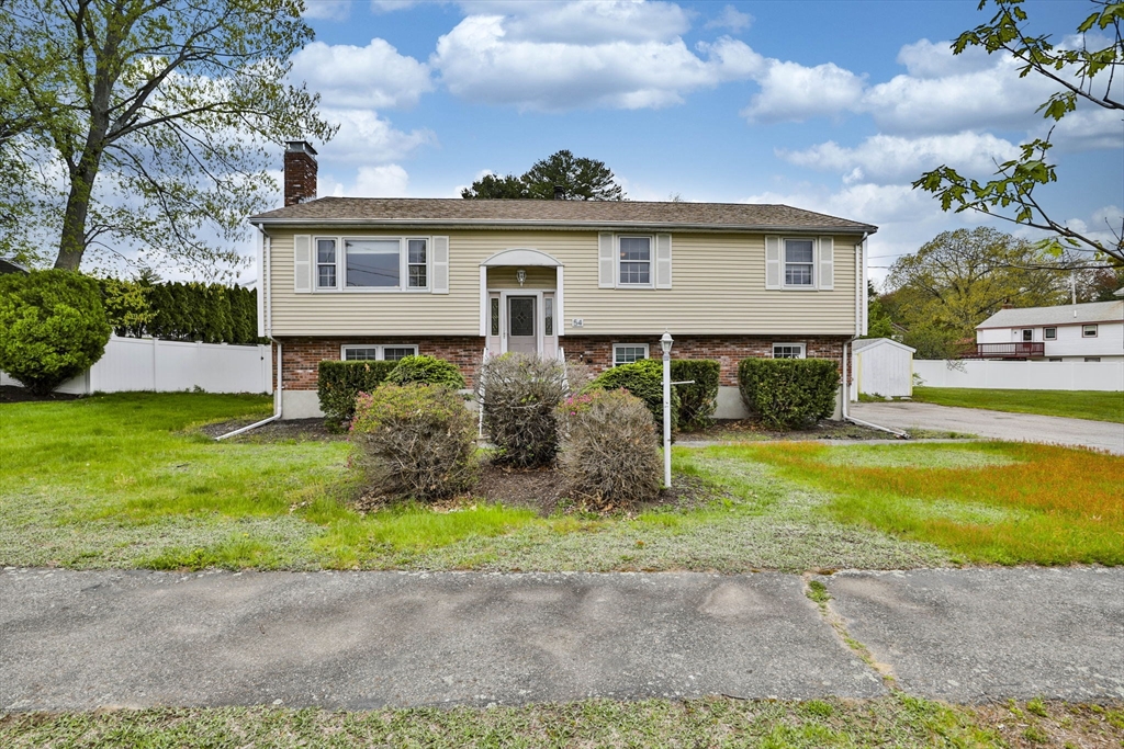 54 Walton St Wakefield, MA 01880