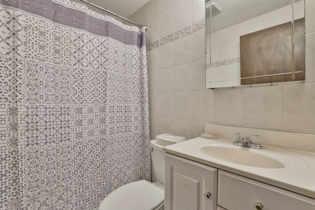 54 Walton St Wakefield, MA 01880