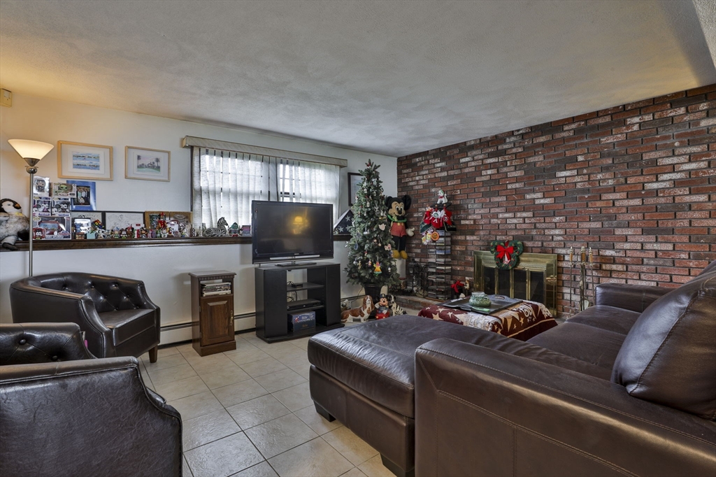 54 Walton St Wakefield, MA 01880