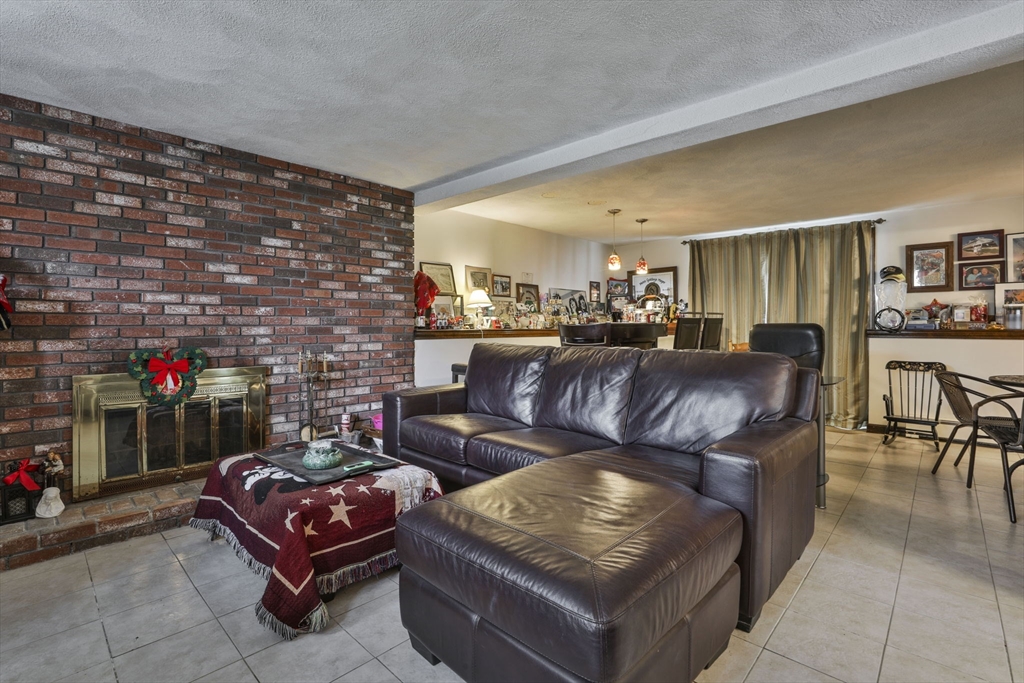 54 Walton St Wakefield, MA 01880