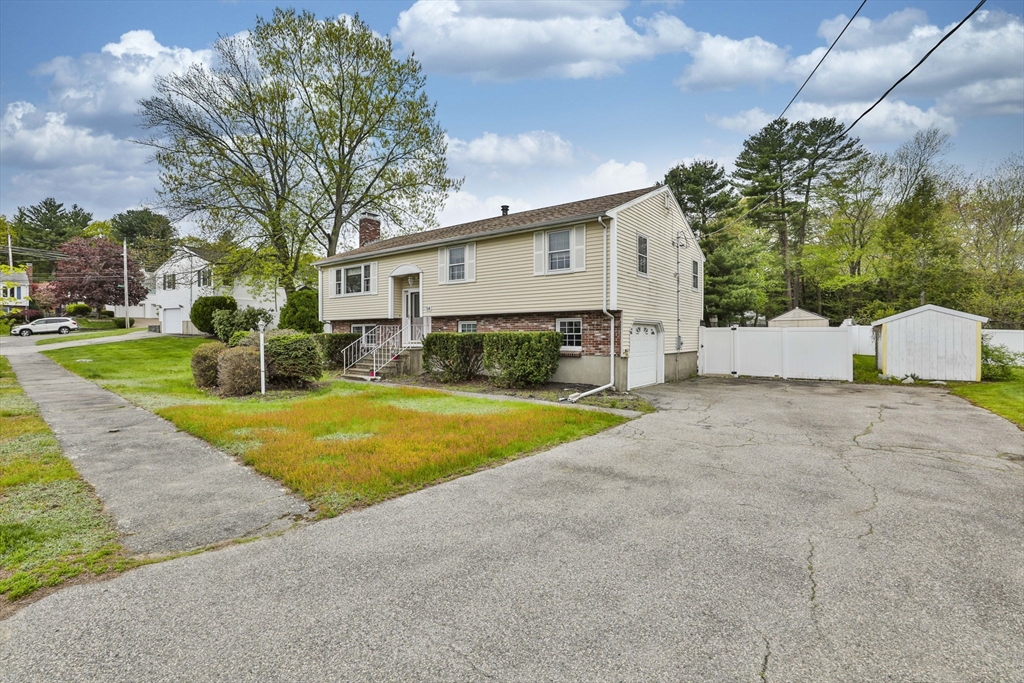 54 Walton St Wakefield, MA 01880