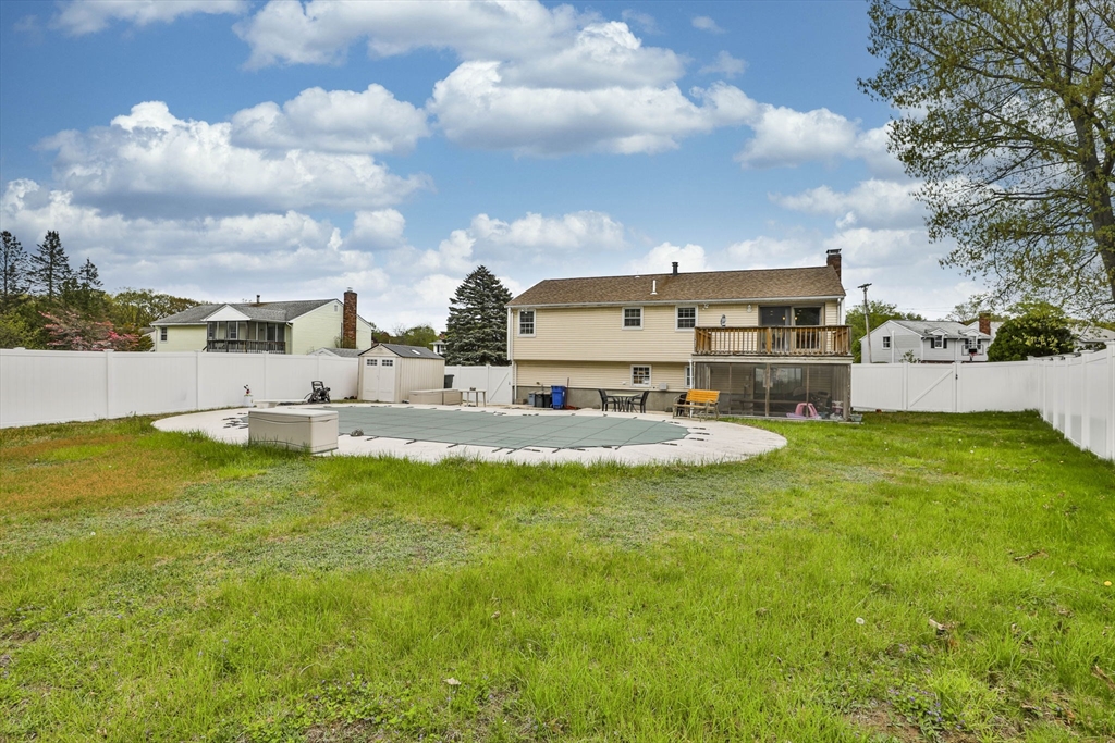 54 Walton St Wakefield, MA 01880