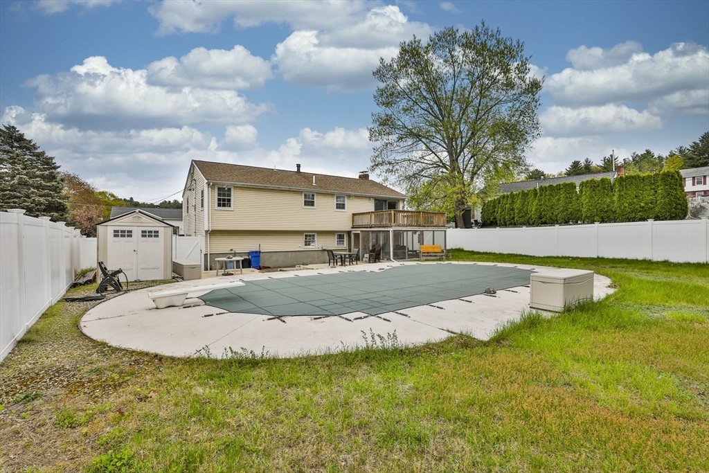 54 Walton St Wakefield, MA 01880