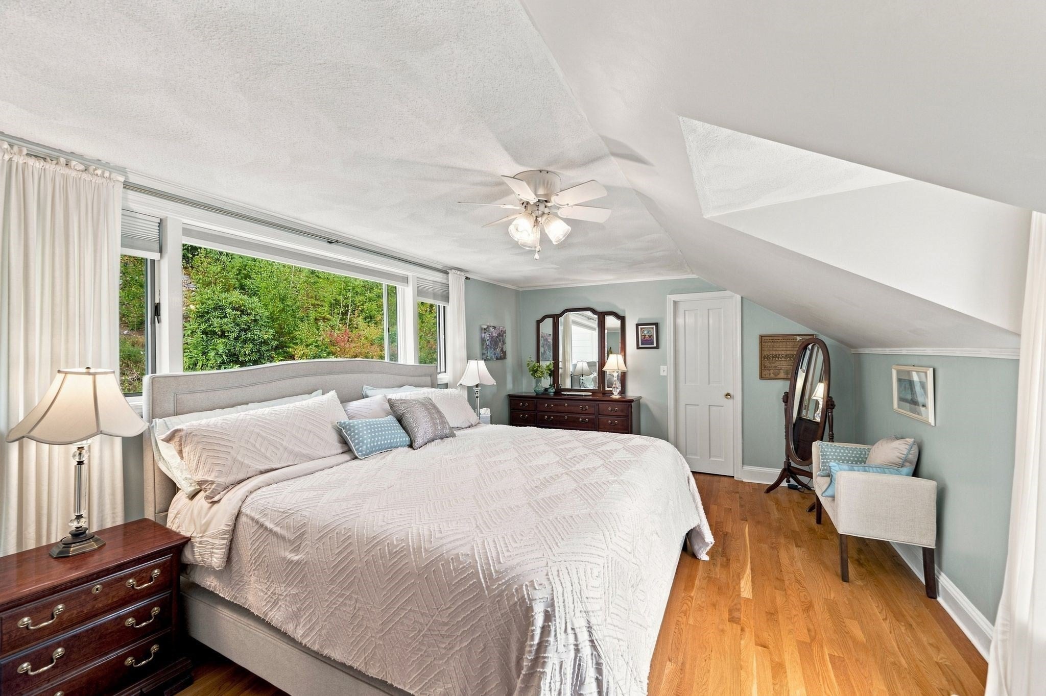 78 Oak St Wakefield, MA 01880