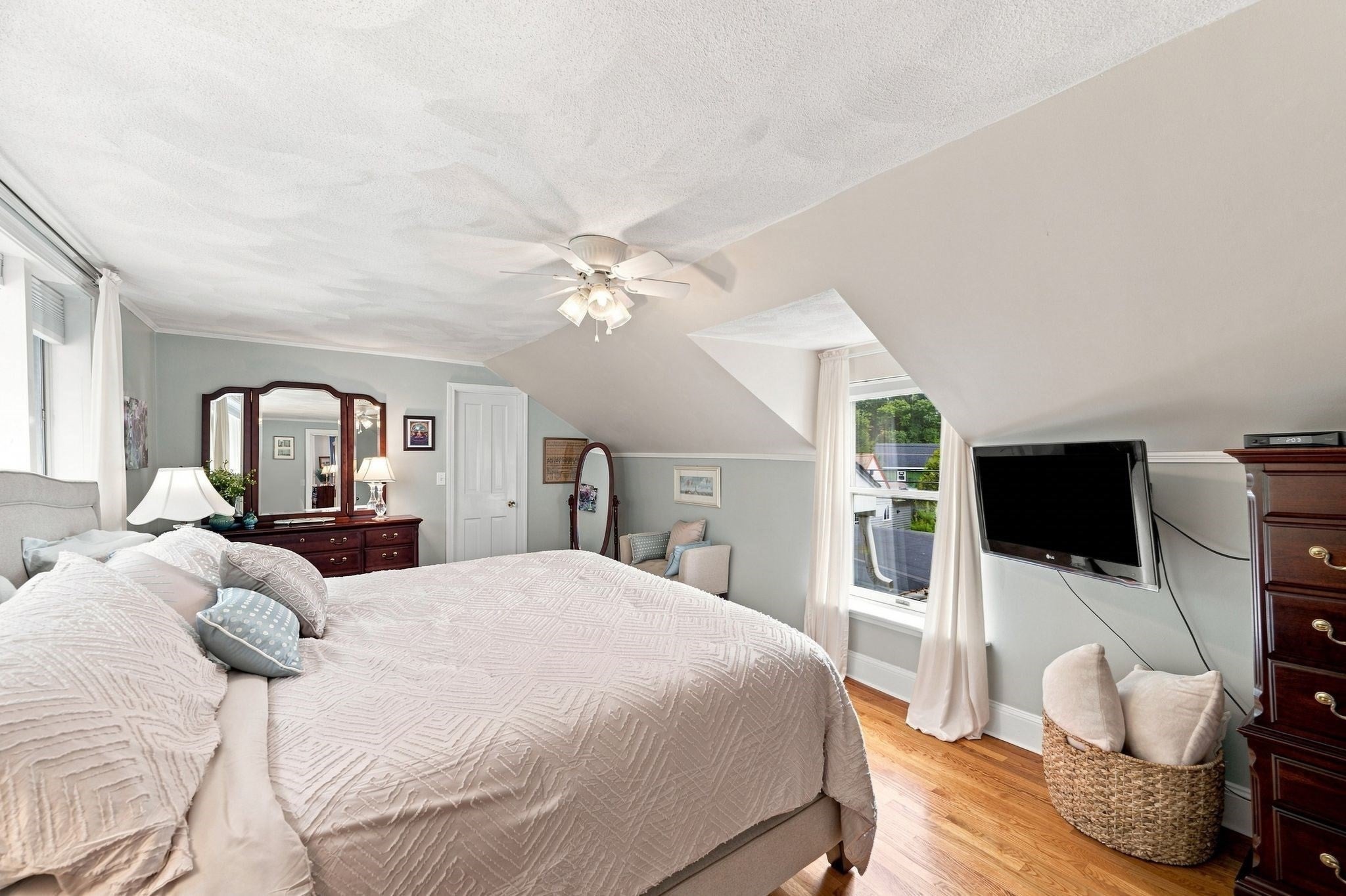 78 Oak St Wakefield, MA 01880