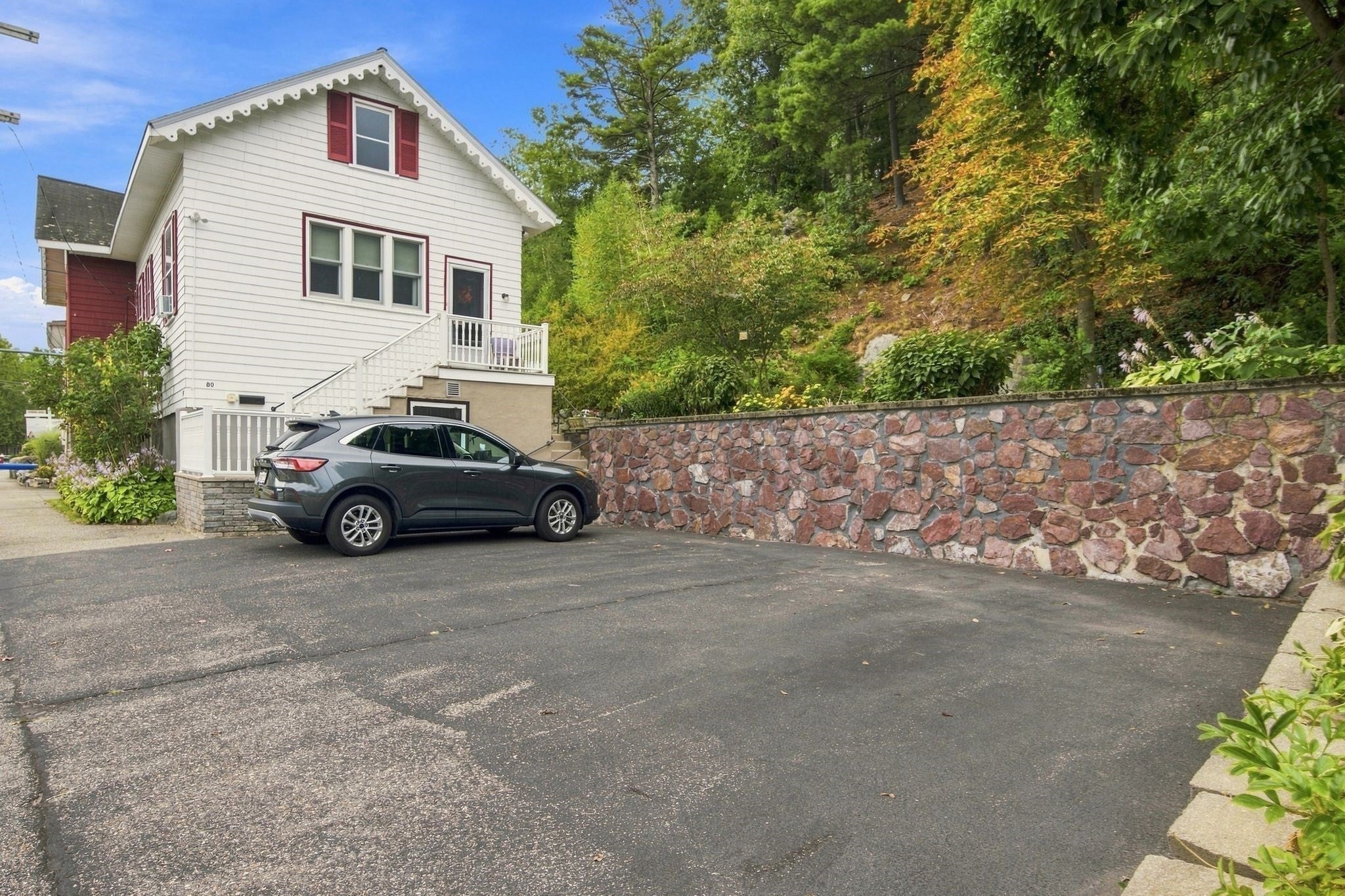 78 Oak St Wakefield, MA 01880