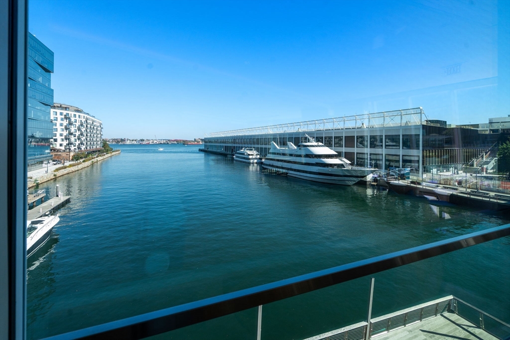 150 Seaport Blvd #8A