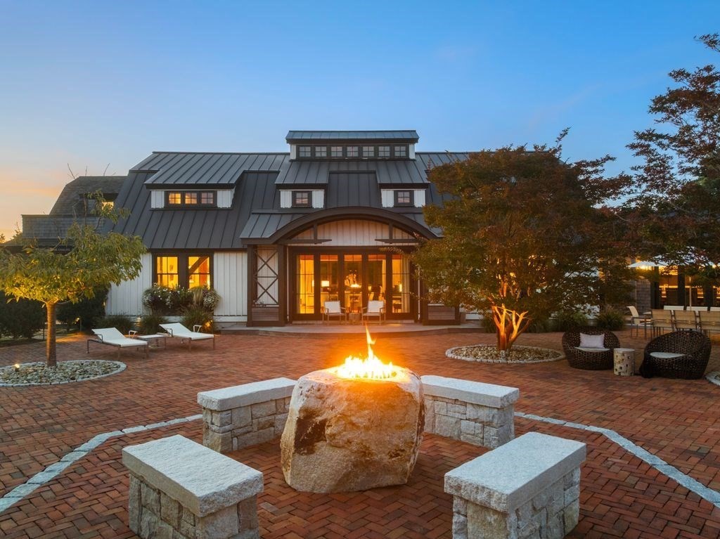 59 S Shr Rd 14th Tripp Dr Nantucket, MA 02554 59 S Shr Rd 14th Tripp Dr Nantucket, MA 02554