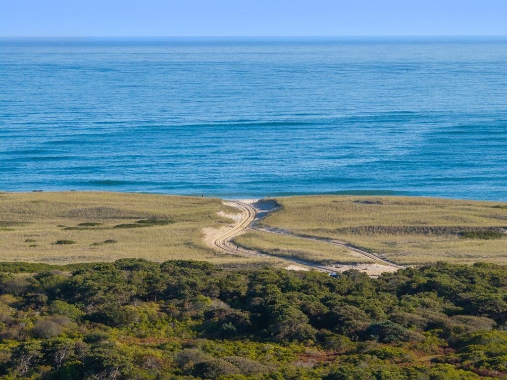 59 S Shr Rd 14th Tripp Dr Nantucket, MA 02554 59 S Shr Rd 14th Tripp Dr Nantucket, MA 02554