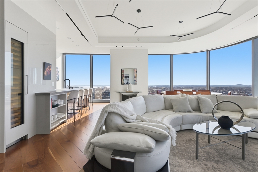 1 Dalton St #4205 Boston, MA 02115