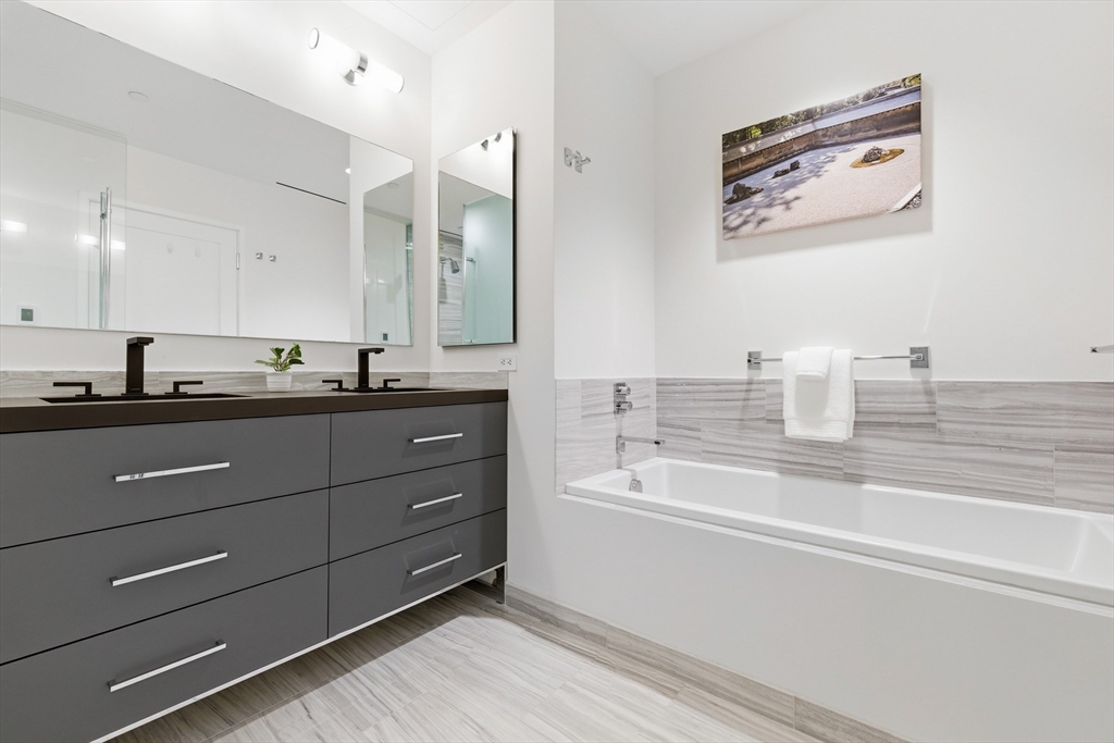 1 Dalton St #4205 Boston, MA 02115