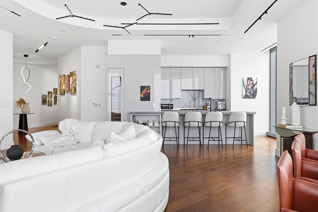 1 Dalton St #4205 Boston, MA 02115