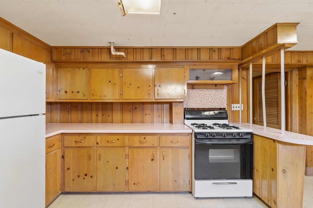 370 Albion St Wakefield, MA 01880