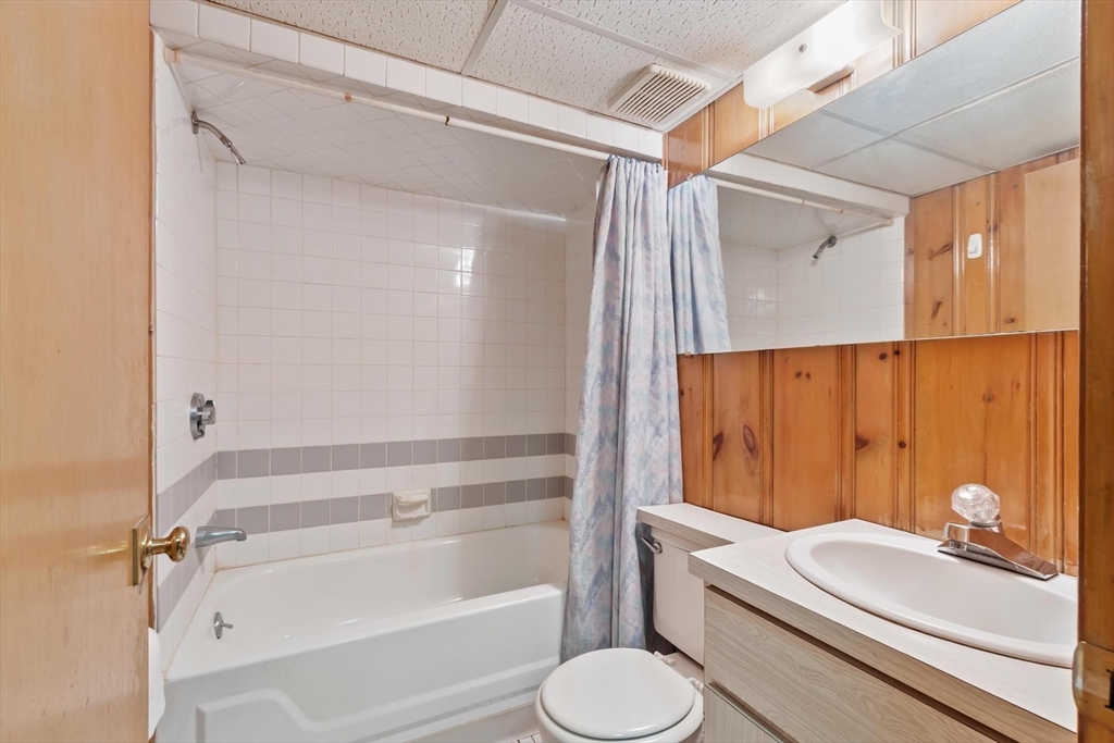 370 Albion St Wakefield, MA 01880