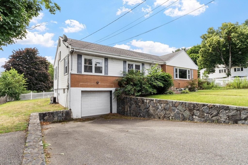 370 Albion St Wakefield, MA 01880