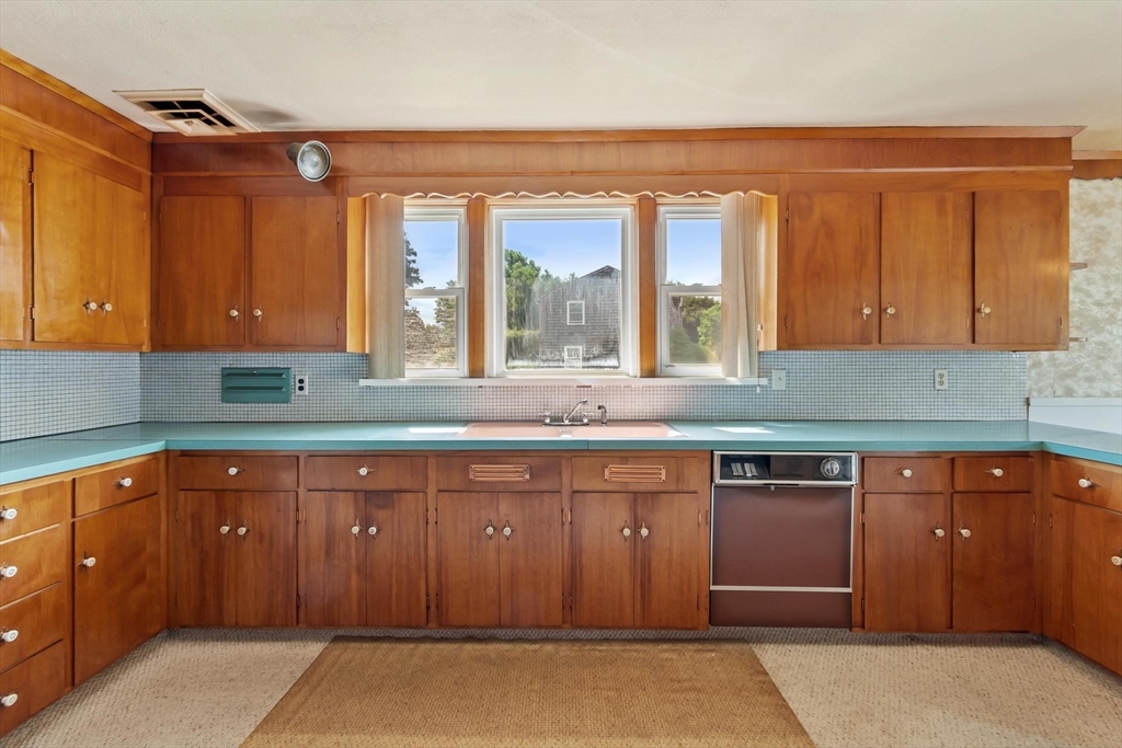 370 Albion St Wakefield, MA 01880