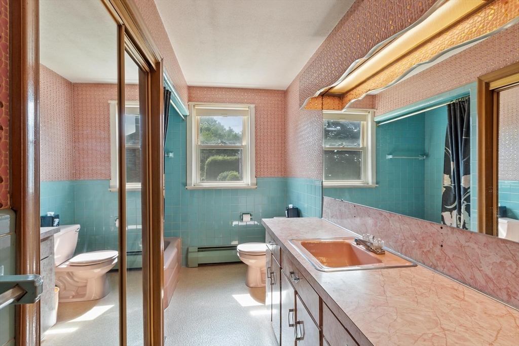 370 Albion St Wakefield, MA 01880